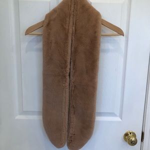 Madewell Faux Fur Teddy Scarf in light brown